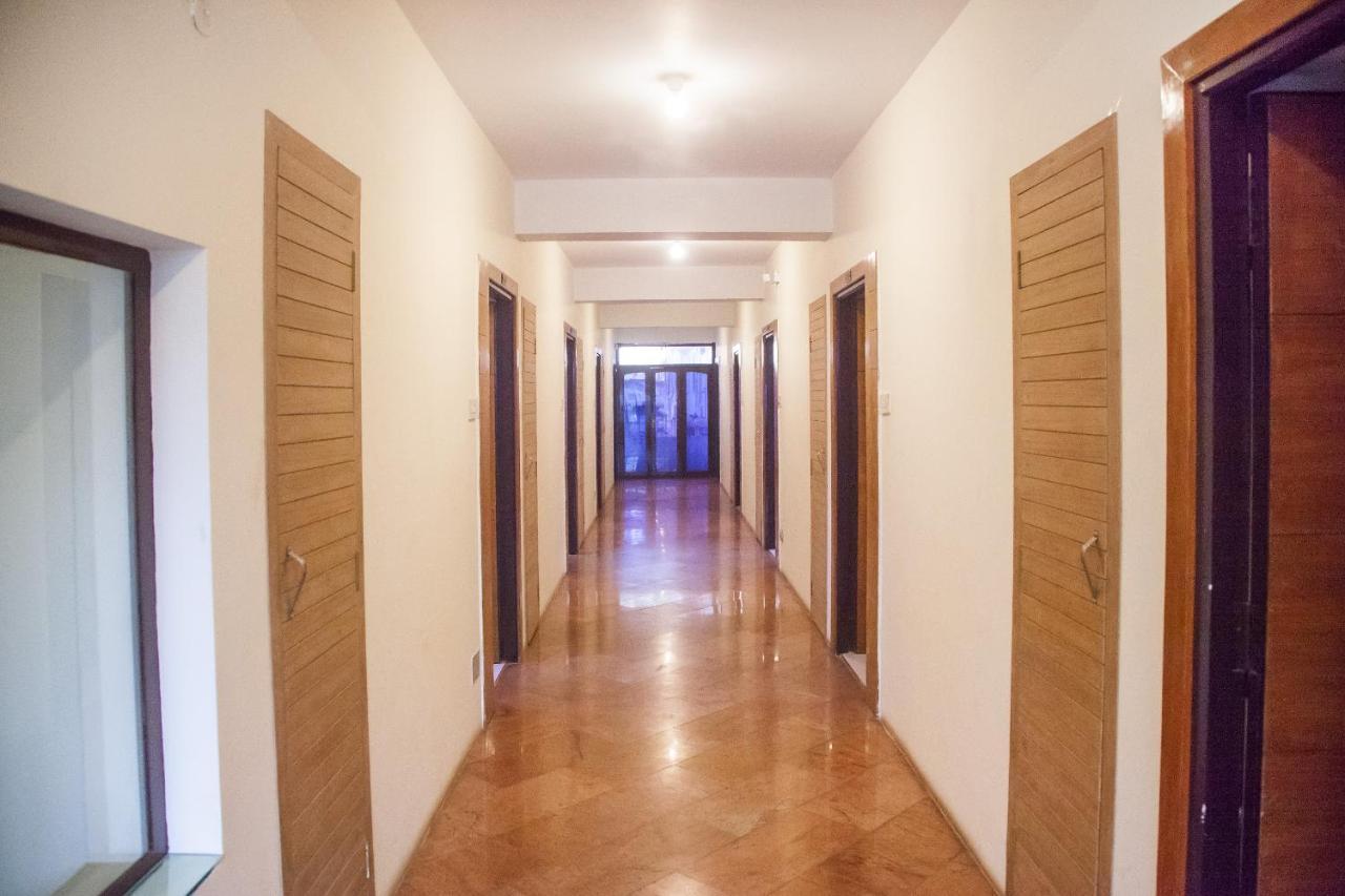 אוטי Oyo 12357 Hotel Nilgiris Inn מראה חיצוני תמונה