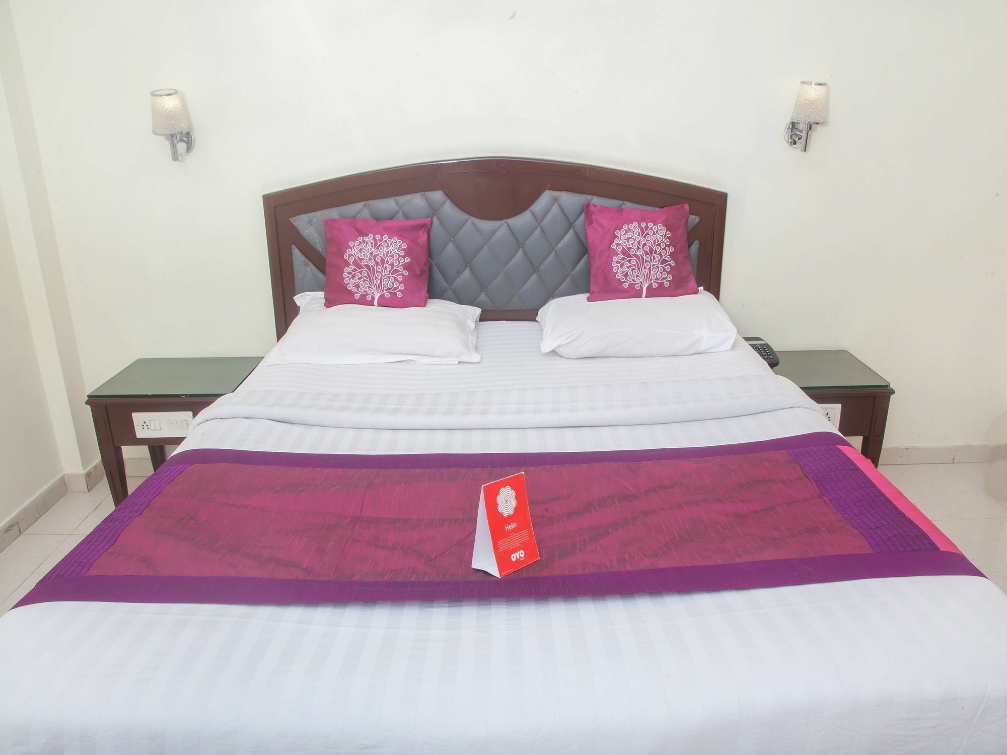 אוטי Oyo 12357 Hotel Nilgiris Inn מראה חיצוני תמונה